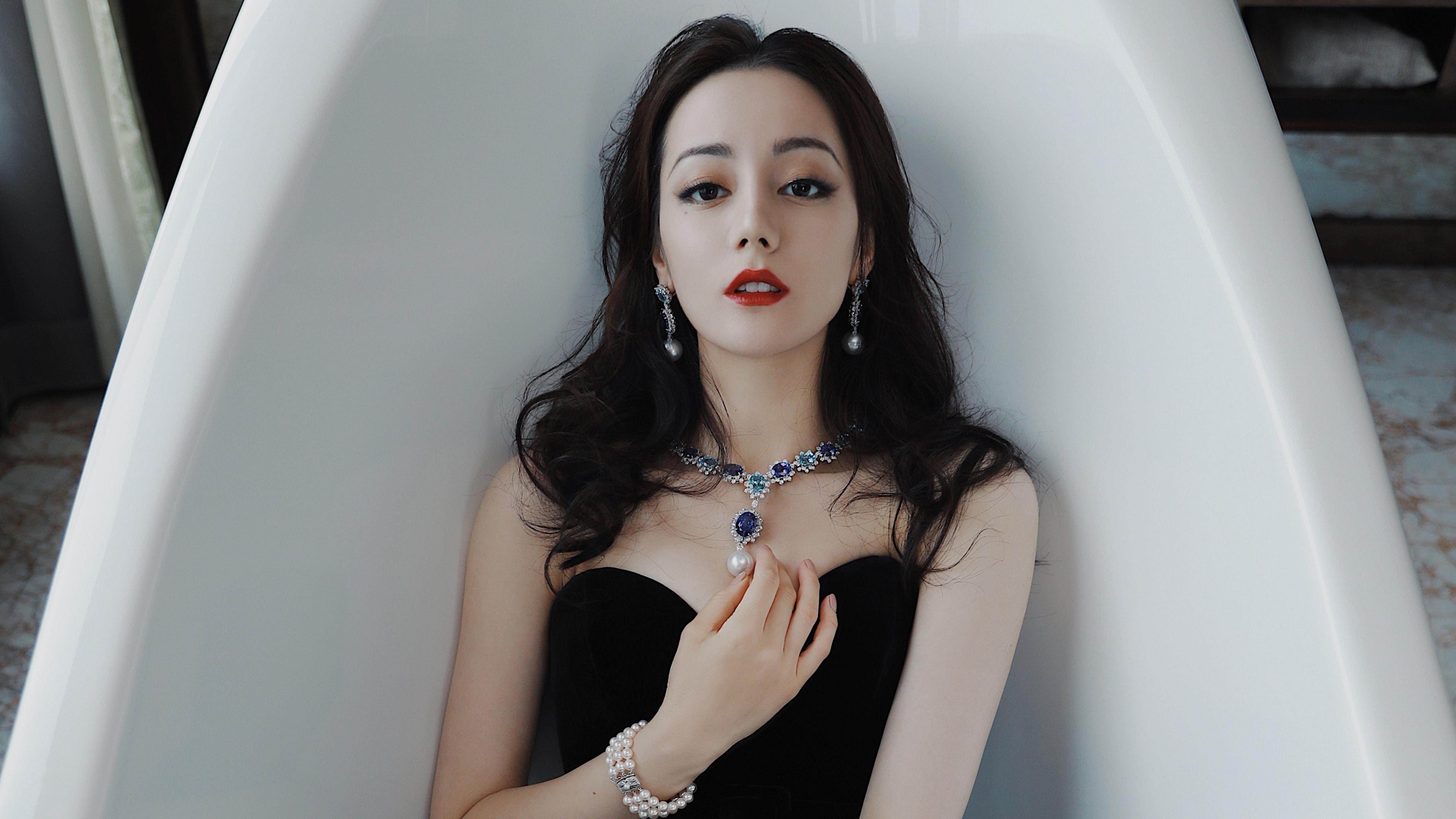 华体会hth平台下载-沙尔克球员表现出色,继续保持不败,沙尔克球队身价