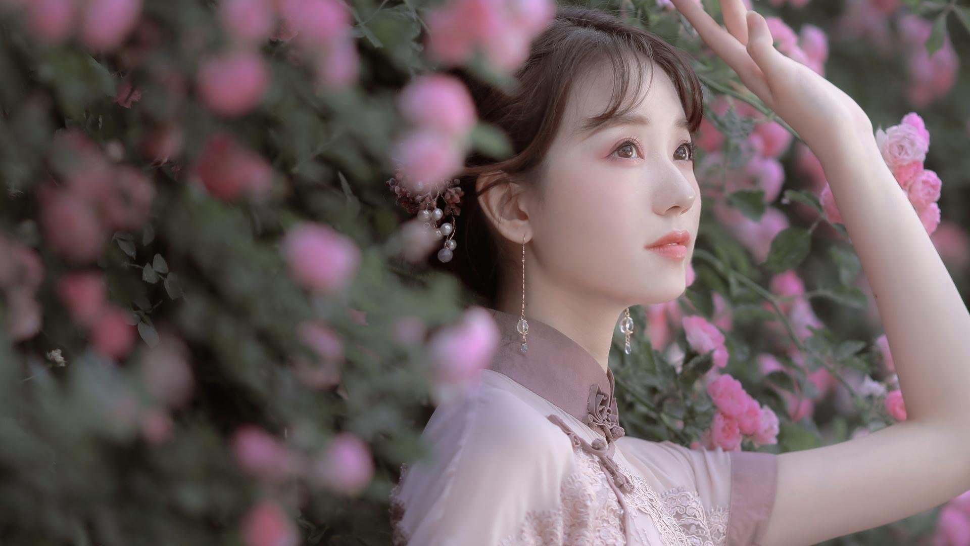 全黑队传球配合精妙，几乎无缝连接进攻与防守，全黑队服
