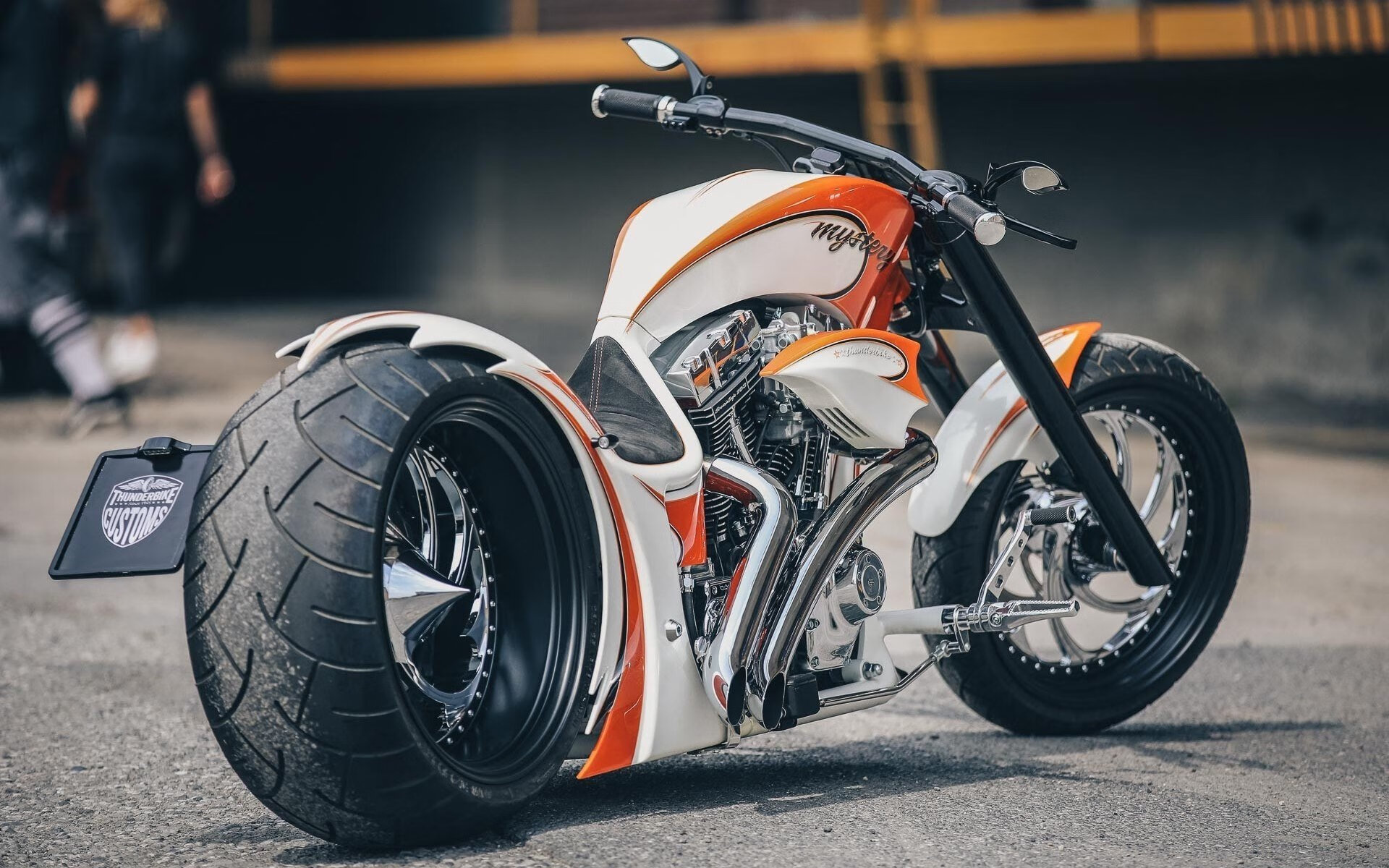 足球赛事转播权拍卖吸引多家平台竞争，转播足球赛事违法吗