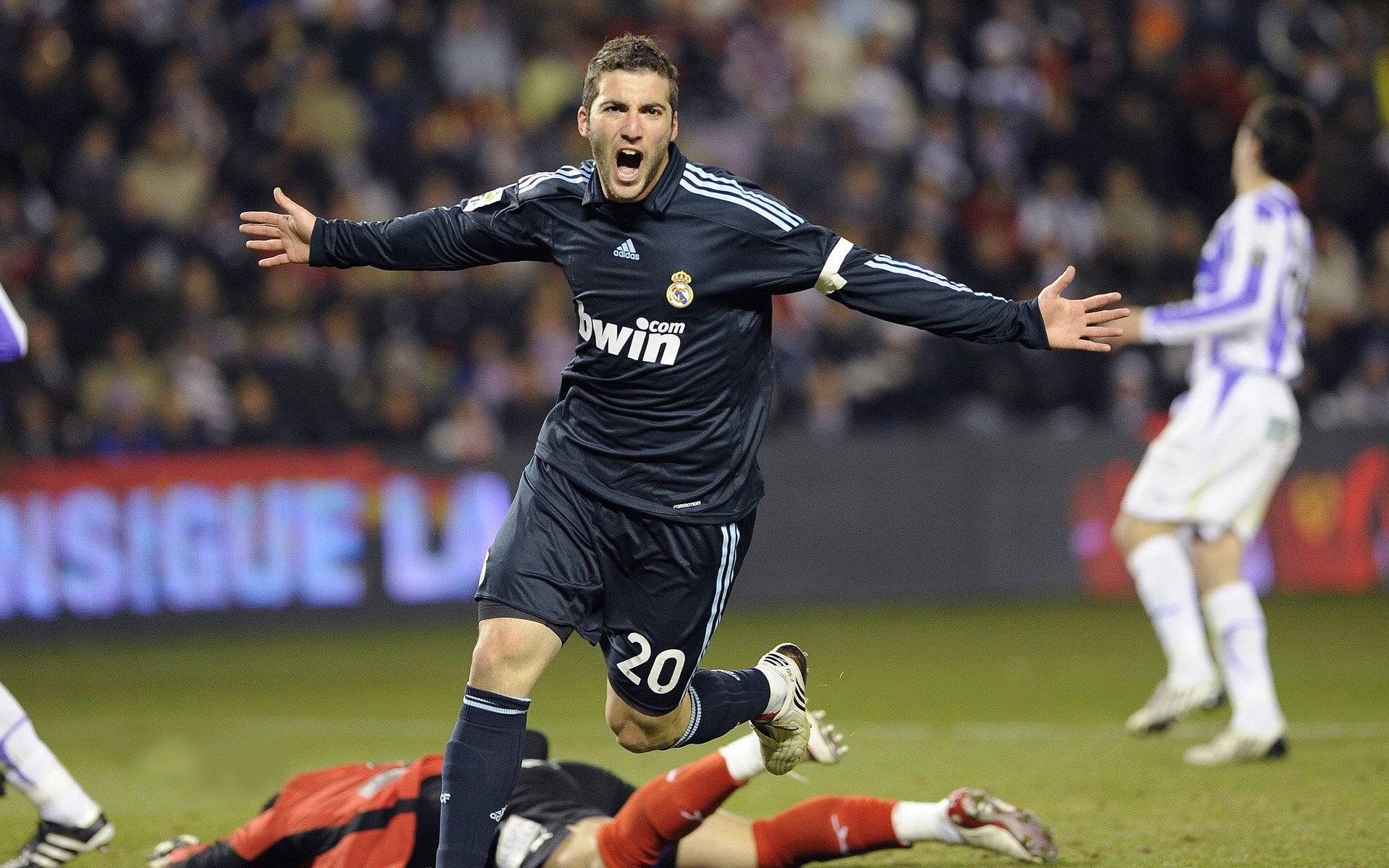 虚拟偶像电竞比赛首次亮相，创新融合带来新体验，虚拟 偶像